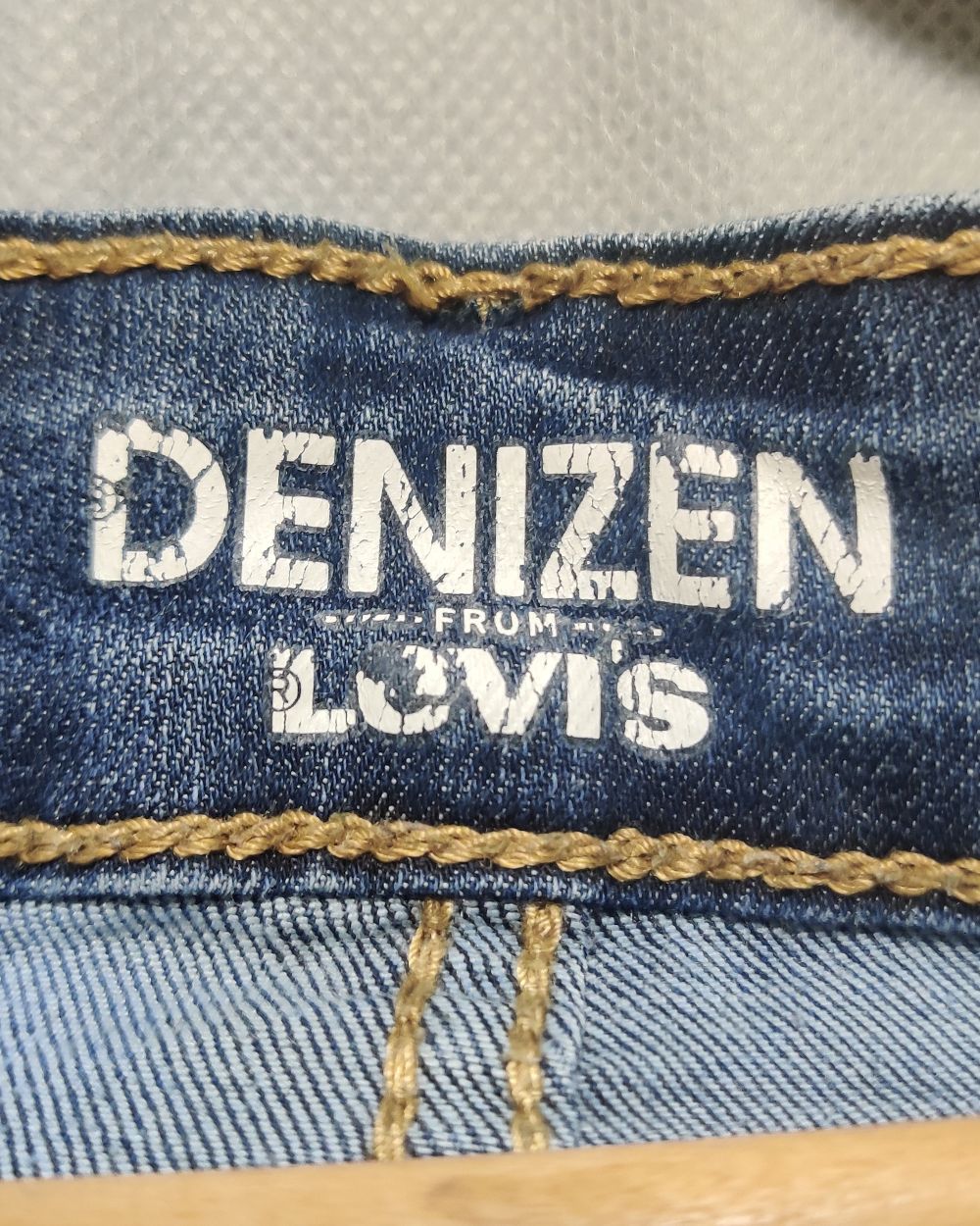 Denizen Blue Jeans For Women Medium