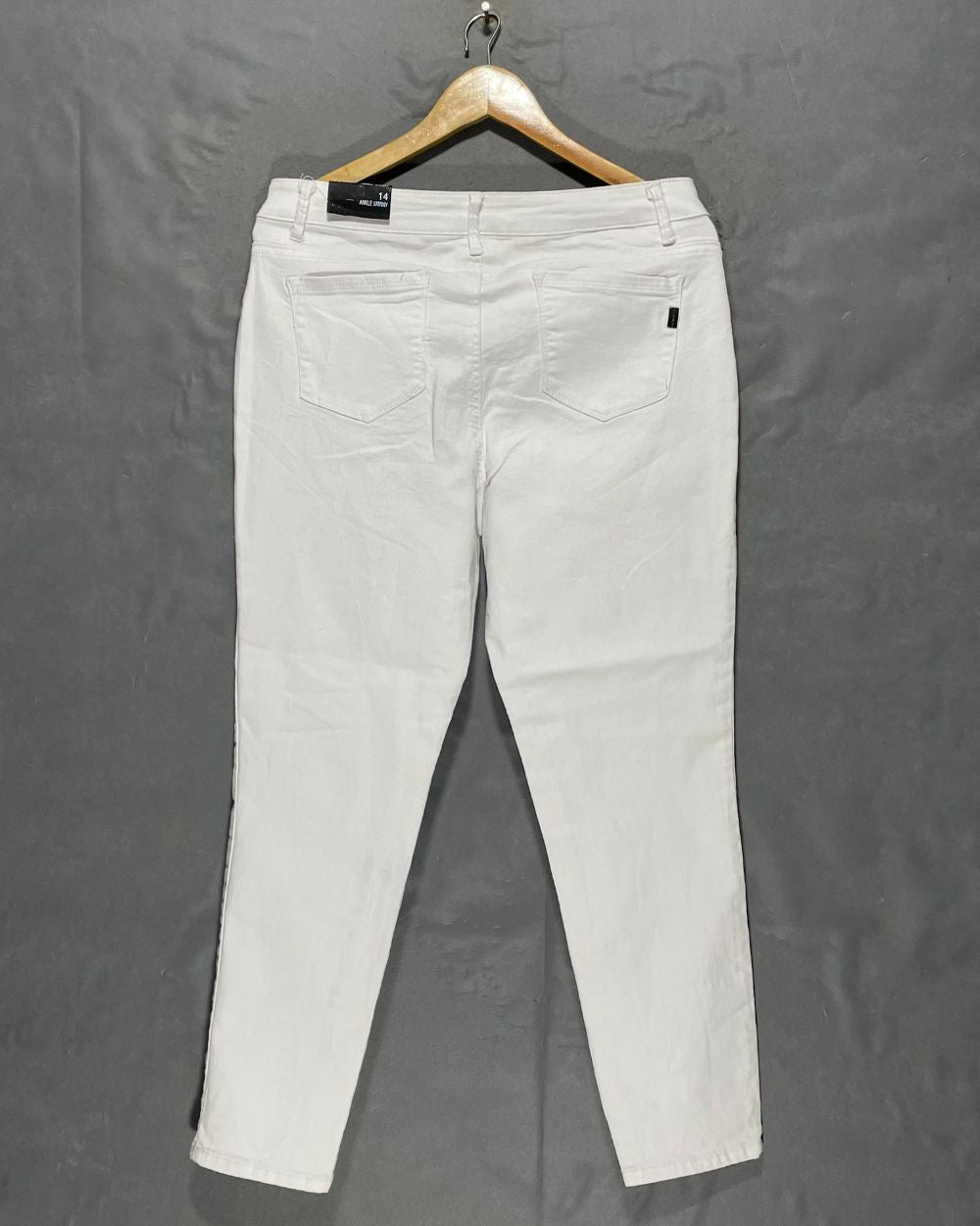 1822 Denim White Jeans For Women X Large | ThriftQueen.pk