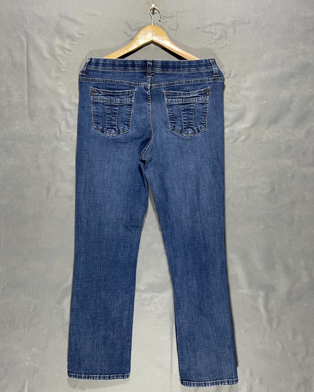 Lee Blue Jeans For Women M | ThriftQueen.pk