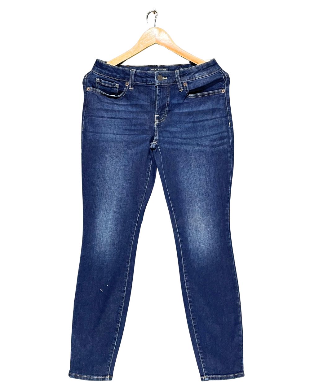Lucky Brand Blue Jeans For Women L | ThriftQueen.pk