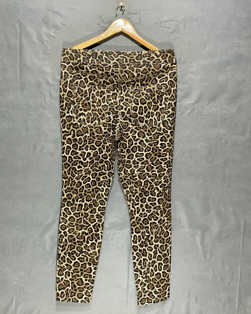 NY & C Leopard Print Cotton Jeans For Women X Large | ThriftQueen.pk