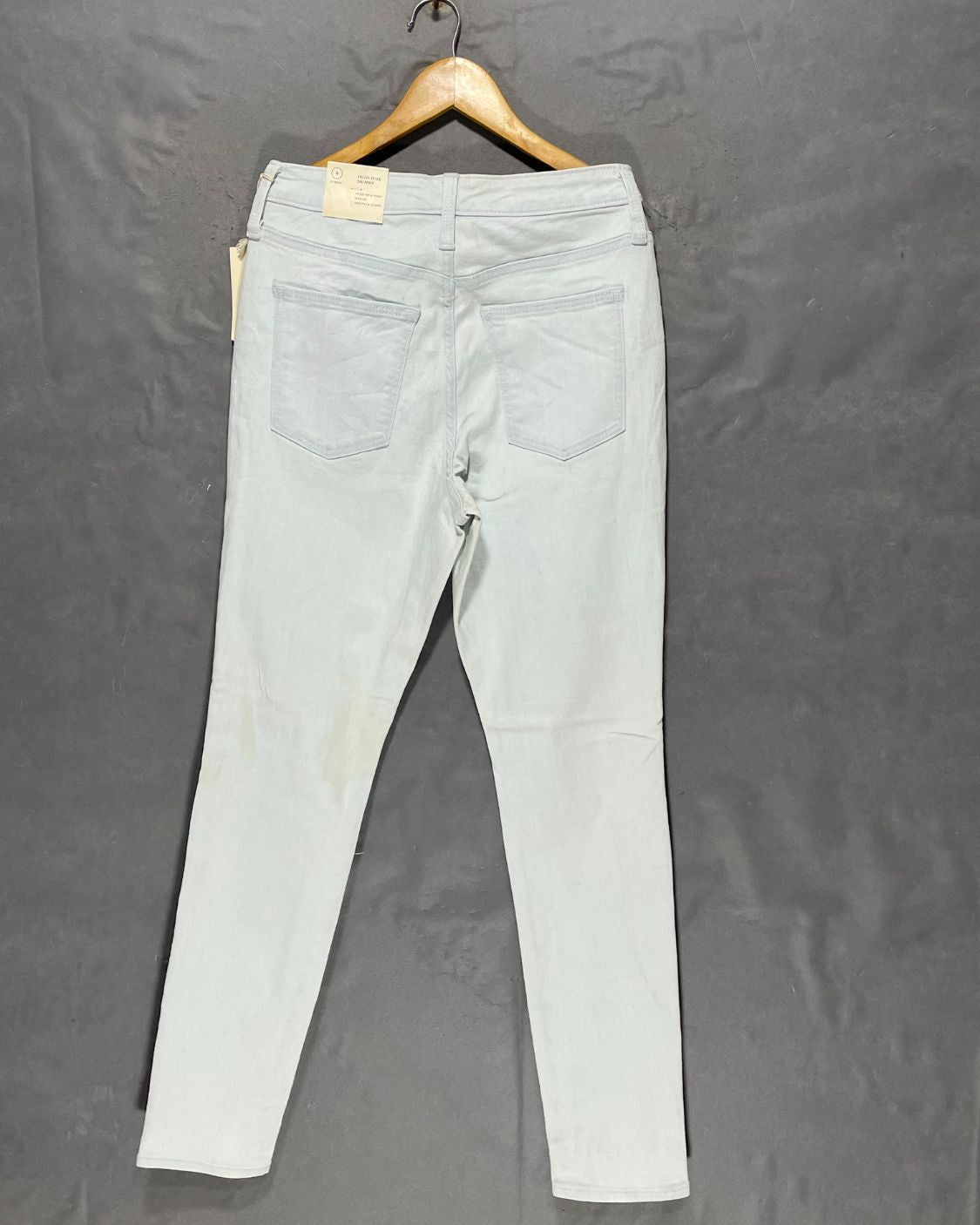 Universal Thread Blue Jeans For Women M | ThriftQueen.pk