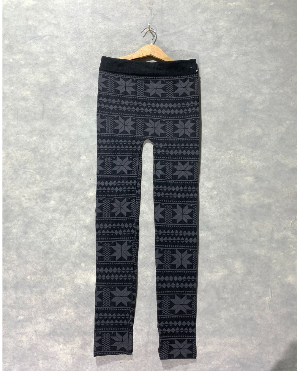 Icon Apparei Black Sport Gym tights For Women Medium