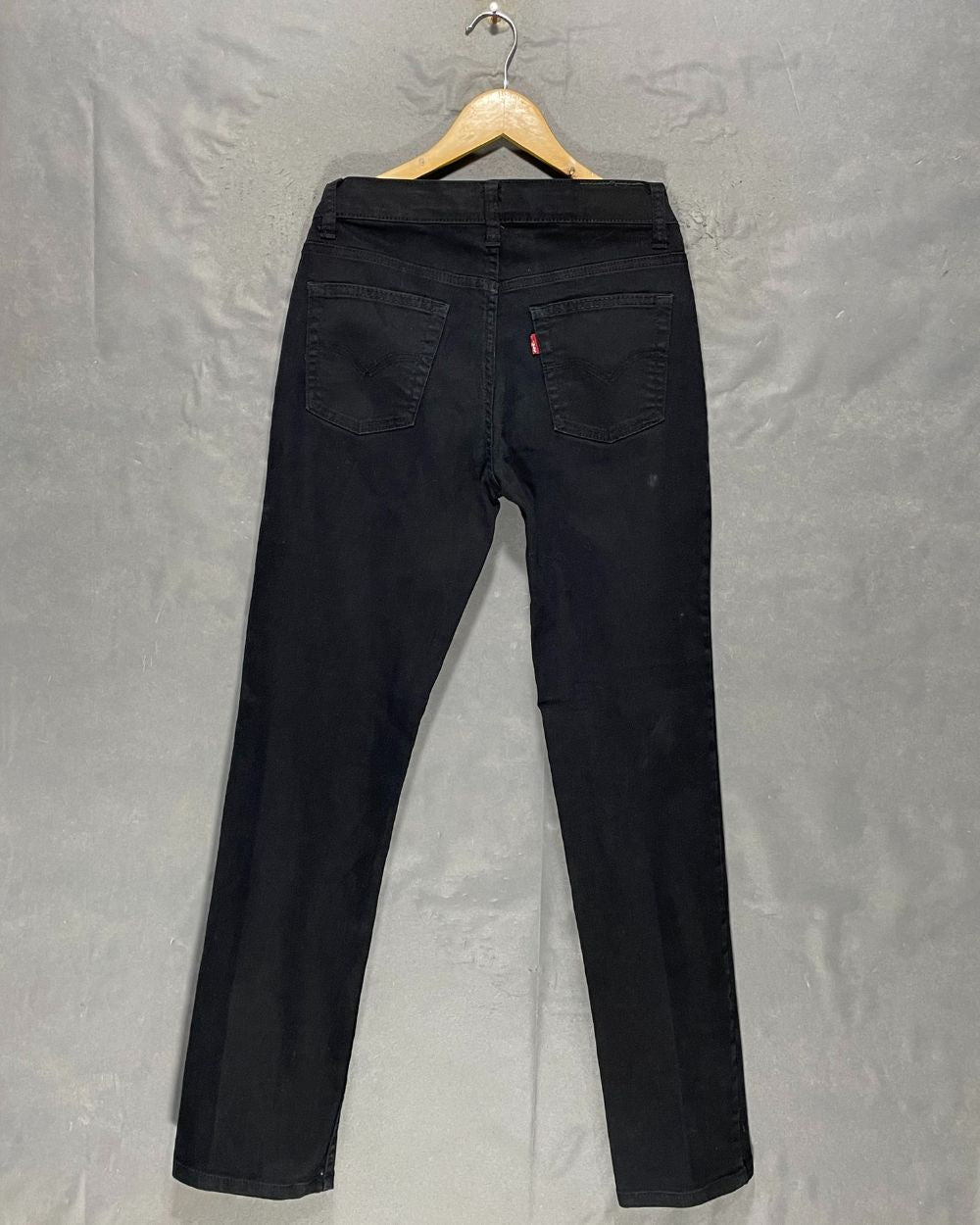 Levi's Black Jeans For Women M | ThriftQueen.pk