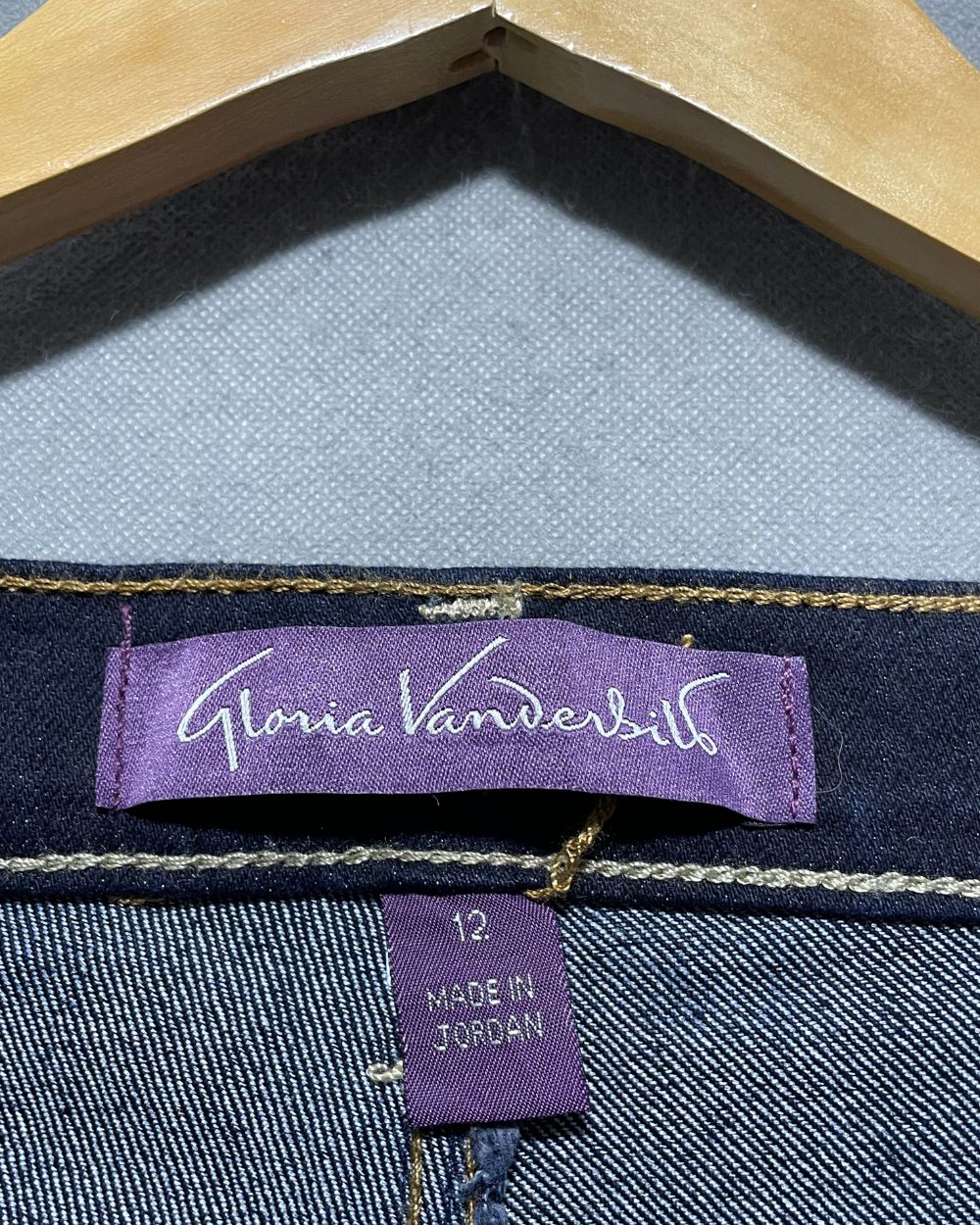 Gloria Vanderbilt Blue Jeans For Women Large | ThriftQueen.pk