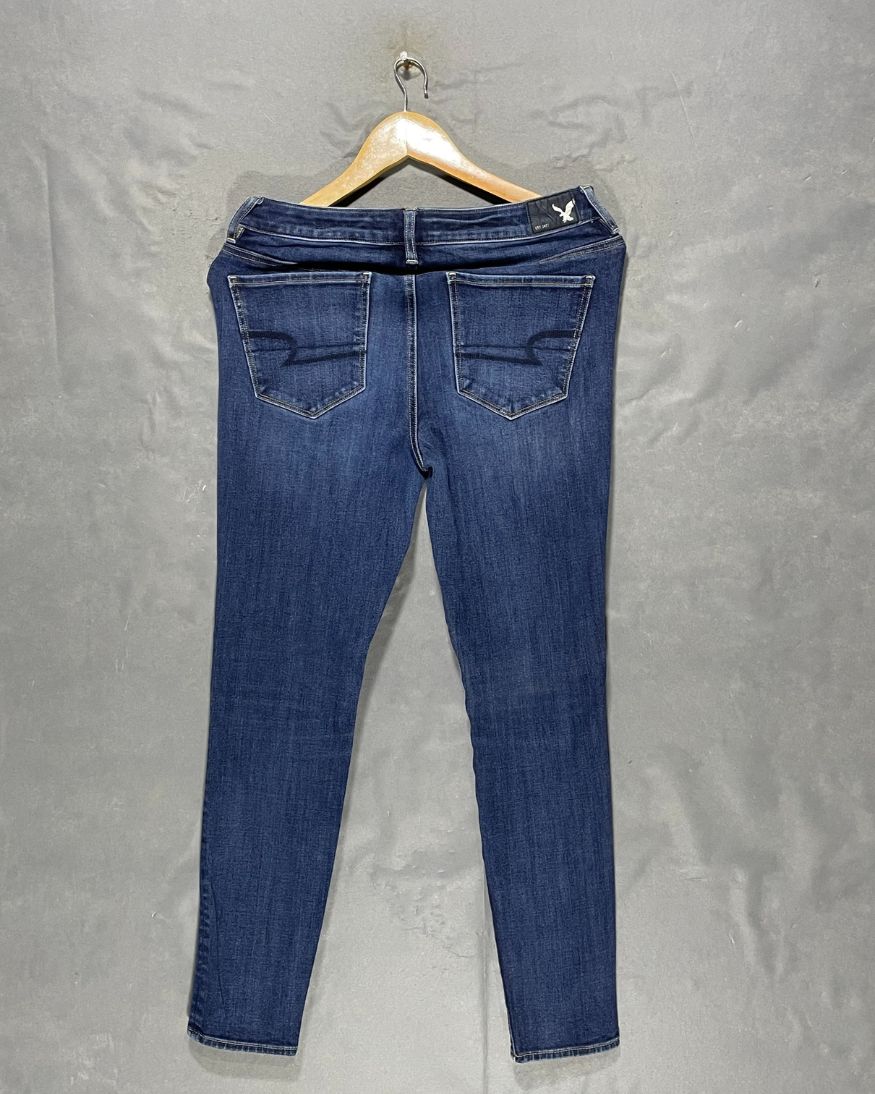 American Eagle Blue Jeans For Women Large | ThriftQueen.pk