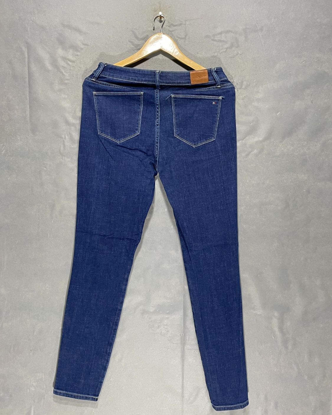Tommy Hilfiger Blue Jeans For Women Large | ThriftQueen.pk