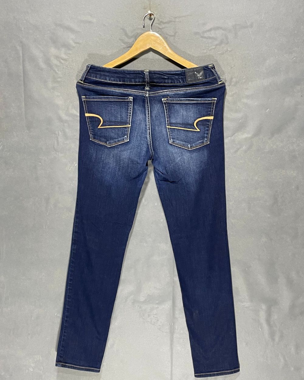 American Eagle Blue Jeans For Women M | ThriftQueen.pk