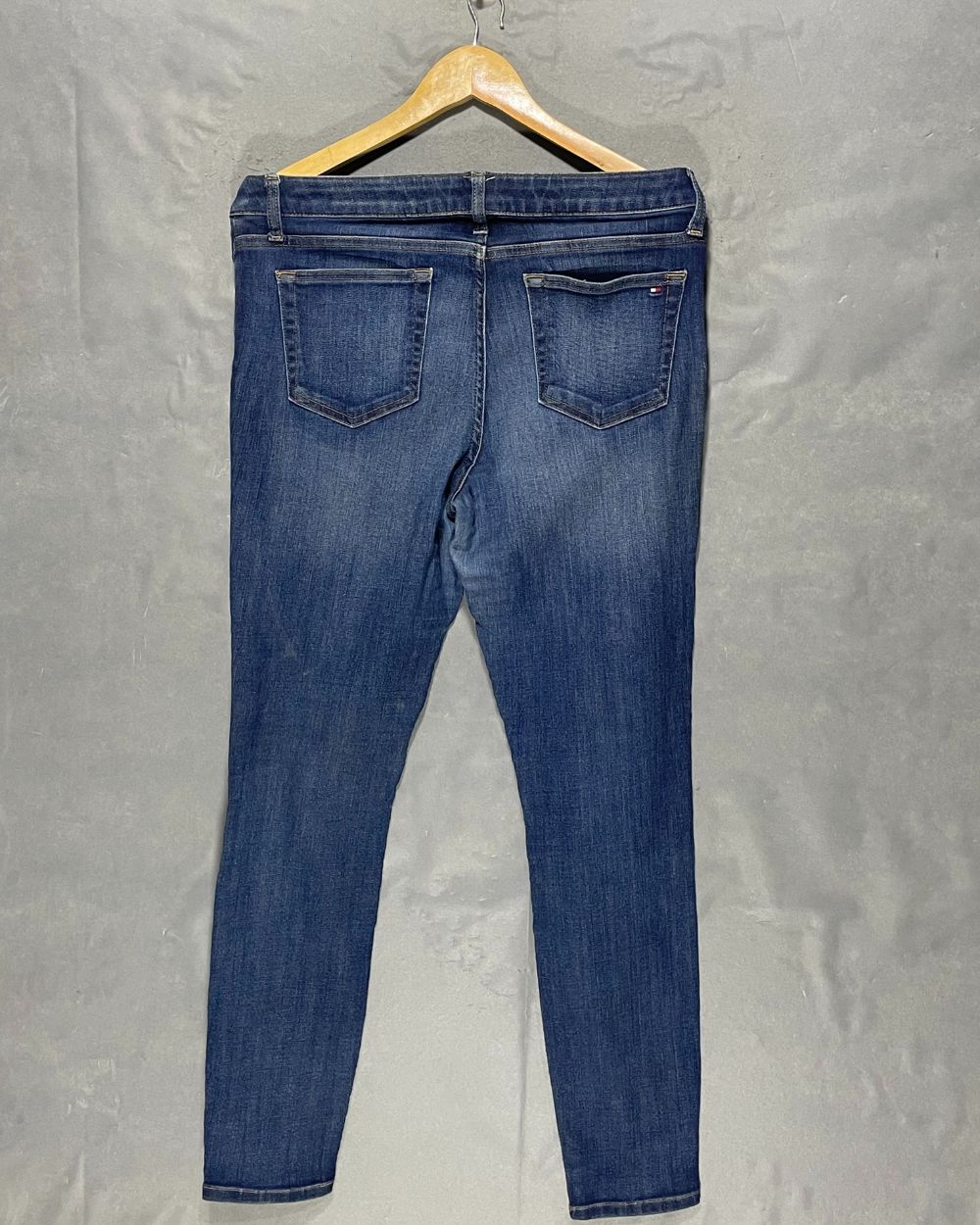 Tommy Hilfiger Blue Jeans For Women XL | ThriftQueen.pk
