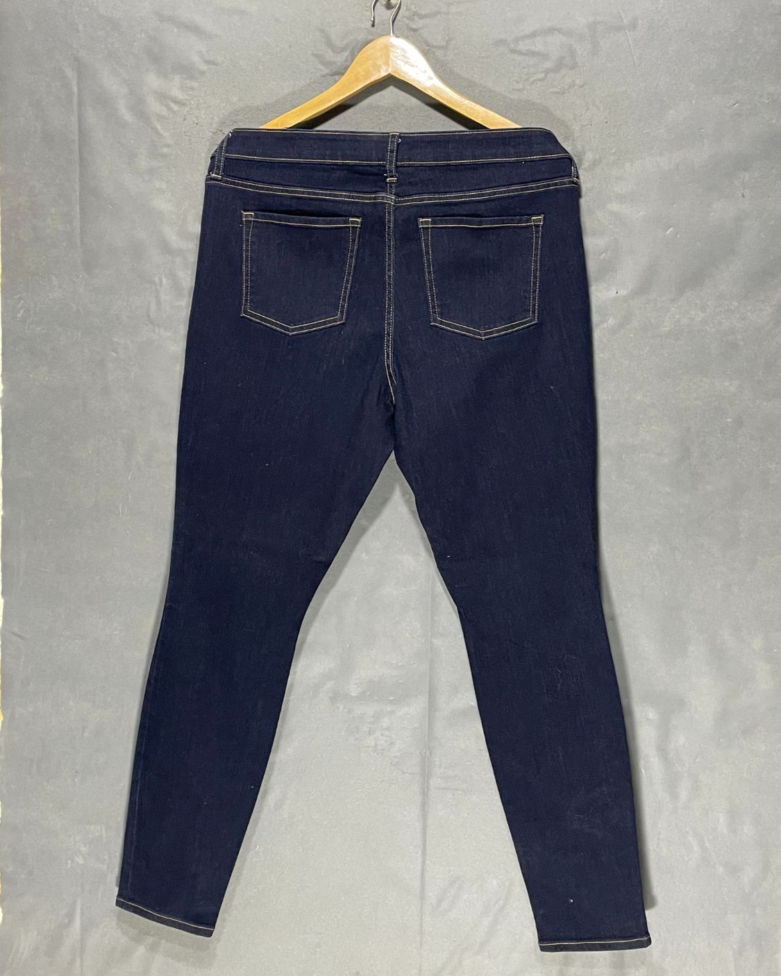 Gap Blue Jeans For Women Large | ThriftQueen.pk