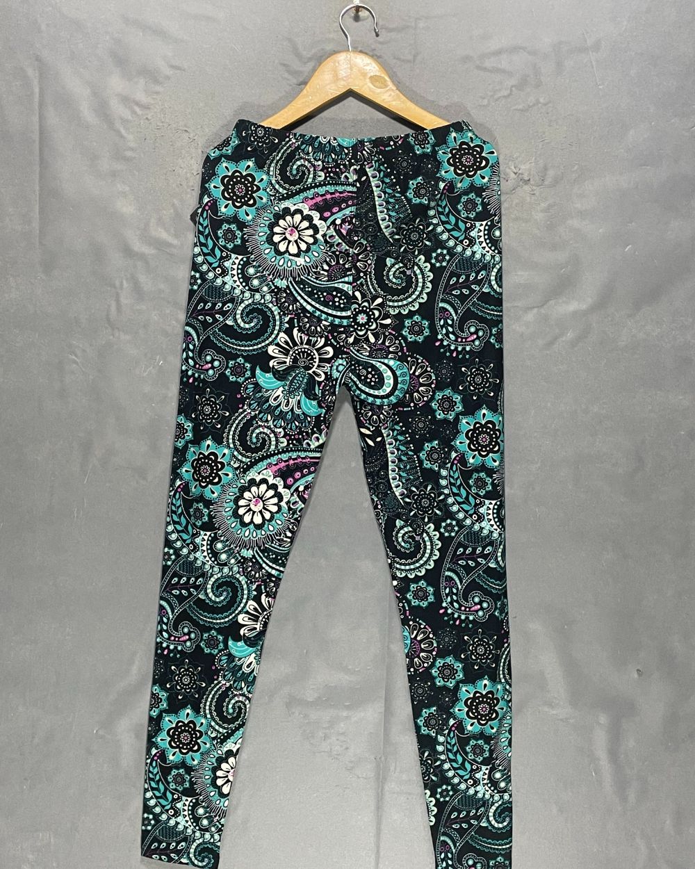 VIV Collection Black Sport Gym tights For Women L