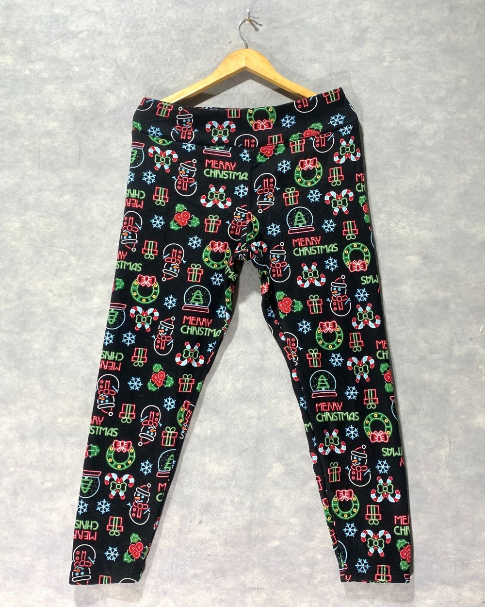 No Boundaries Black Trousers For Woman XL