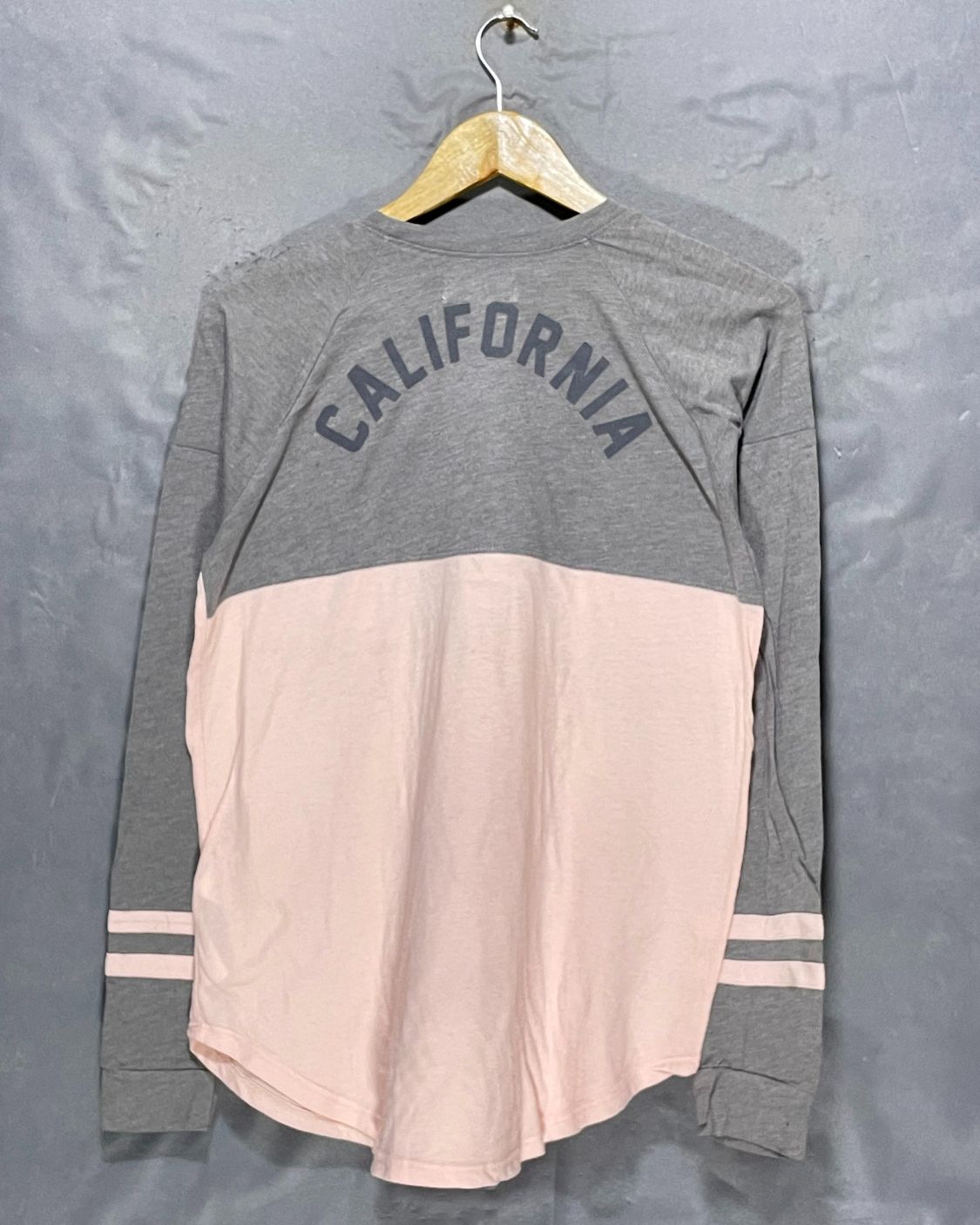 Hollister Gray & Pink Cotton T Shirt For Women S