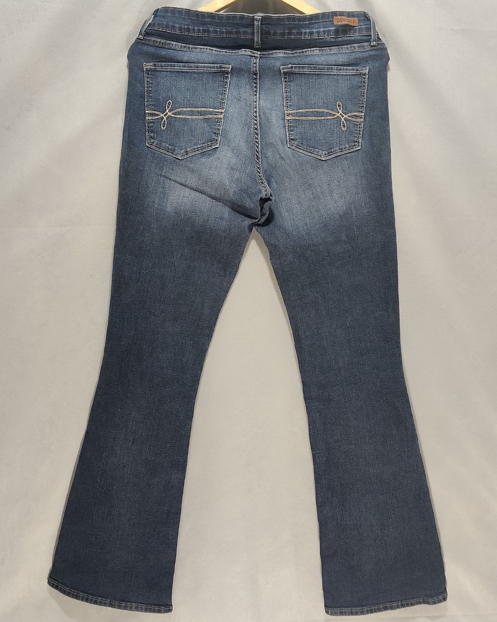 Denizen Blue Jeans For Women Medium