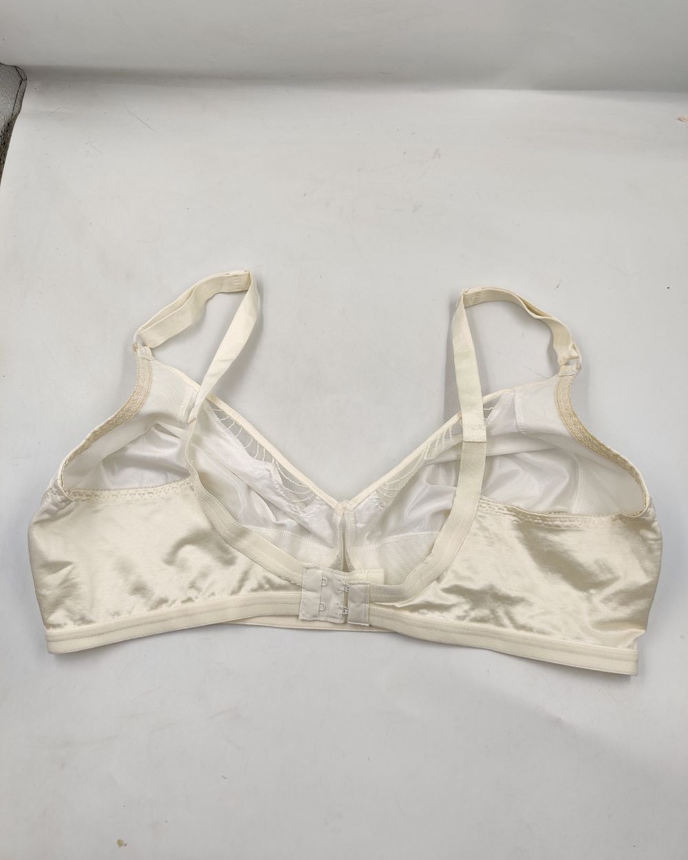 Thrift Queen White Bra For Women L