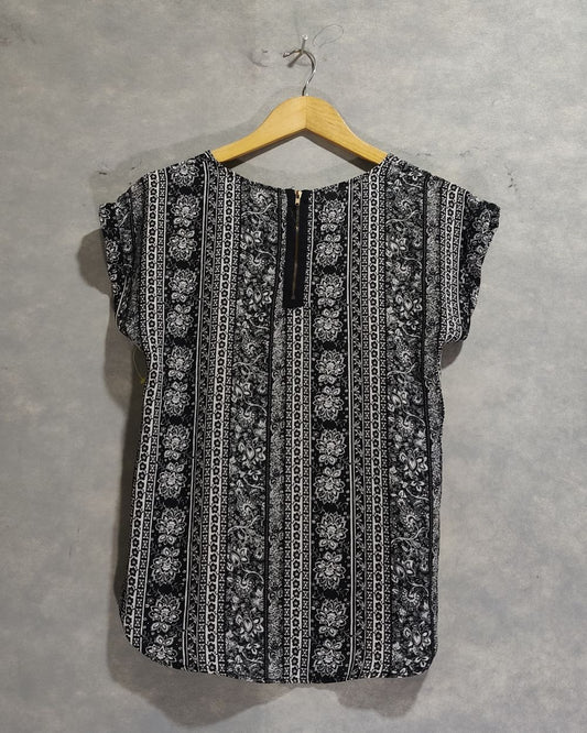 Thrift Queen For Women Top Small