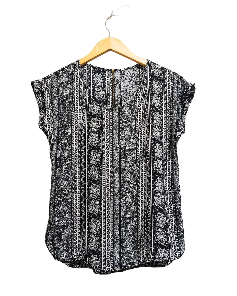 Thrift Queen For Women Top Small