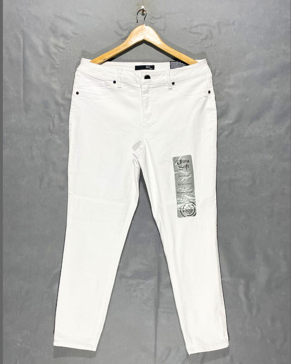 1822 Denim White Jeans For Women X Large | ThriftQueen.pk