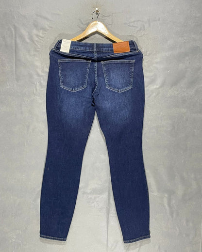 Lucky Brand Blue Jeans For Women L | ThriftQueen.pk