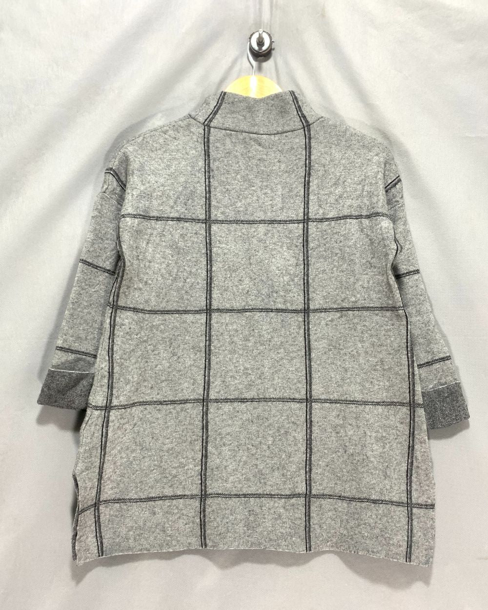 Tahari Gray Sweatshirt For Women Small