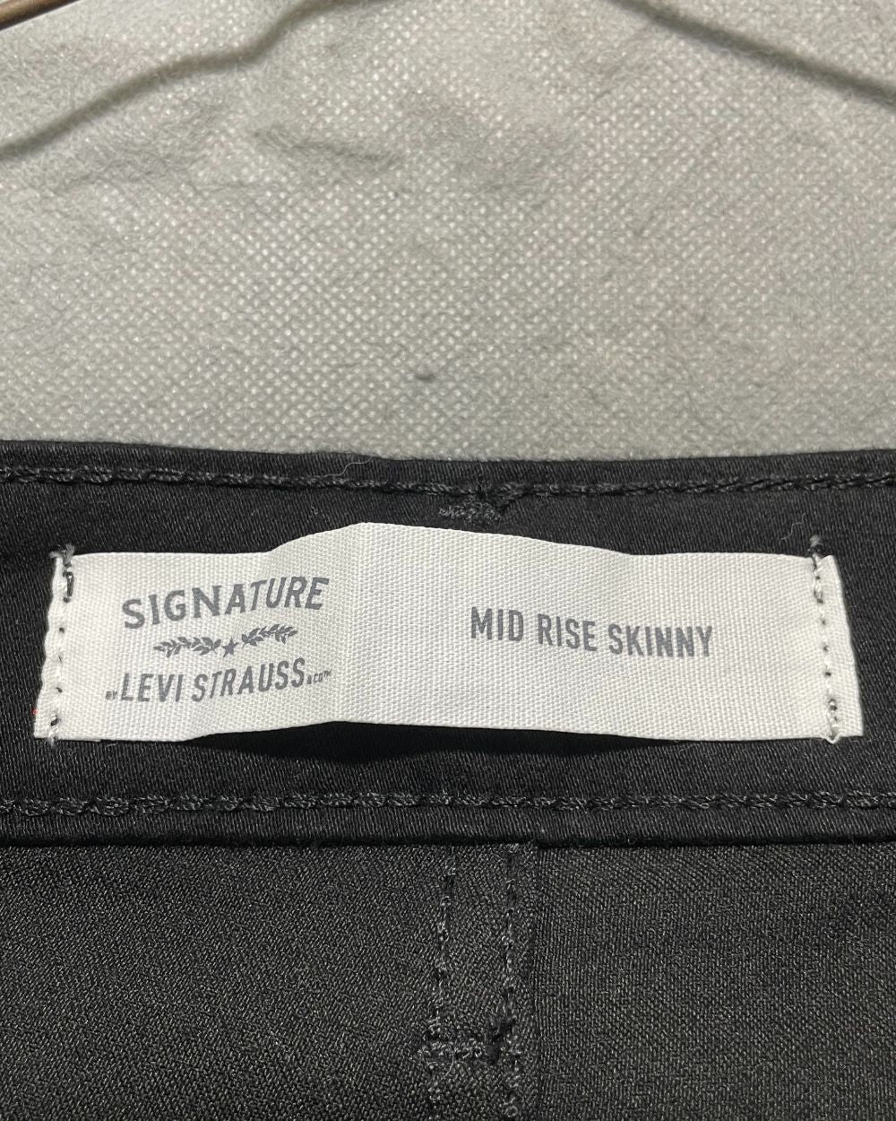 Levi's Black Jeans For Women 3X Large | ThriftQueen.pk