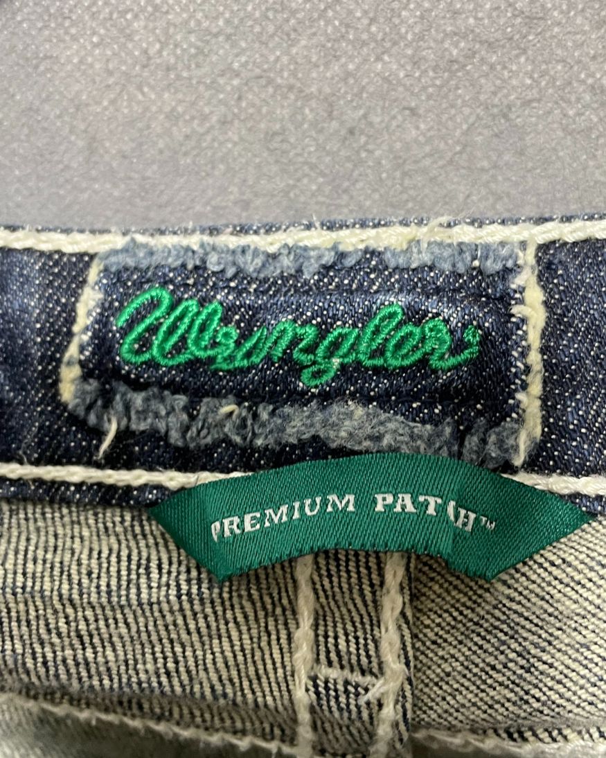 Wrangler Blue Jeans For Women XS | ThriftQueen.pk