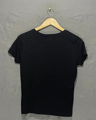 Guess Black Cotton T Shirt For Women M | ThriftQueen.pk