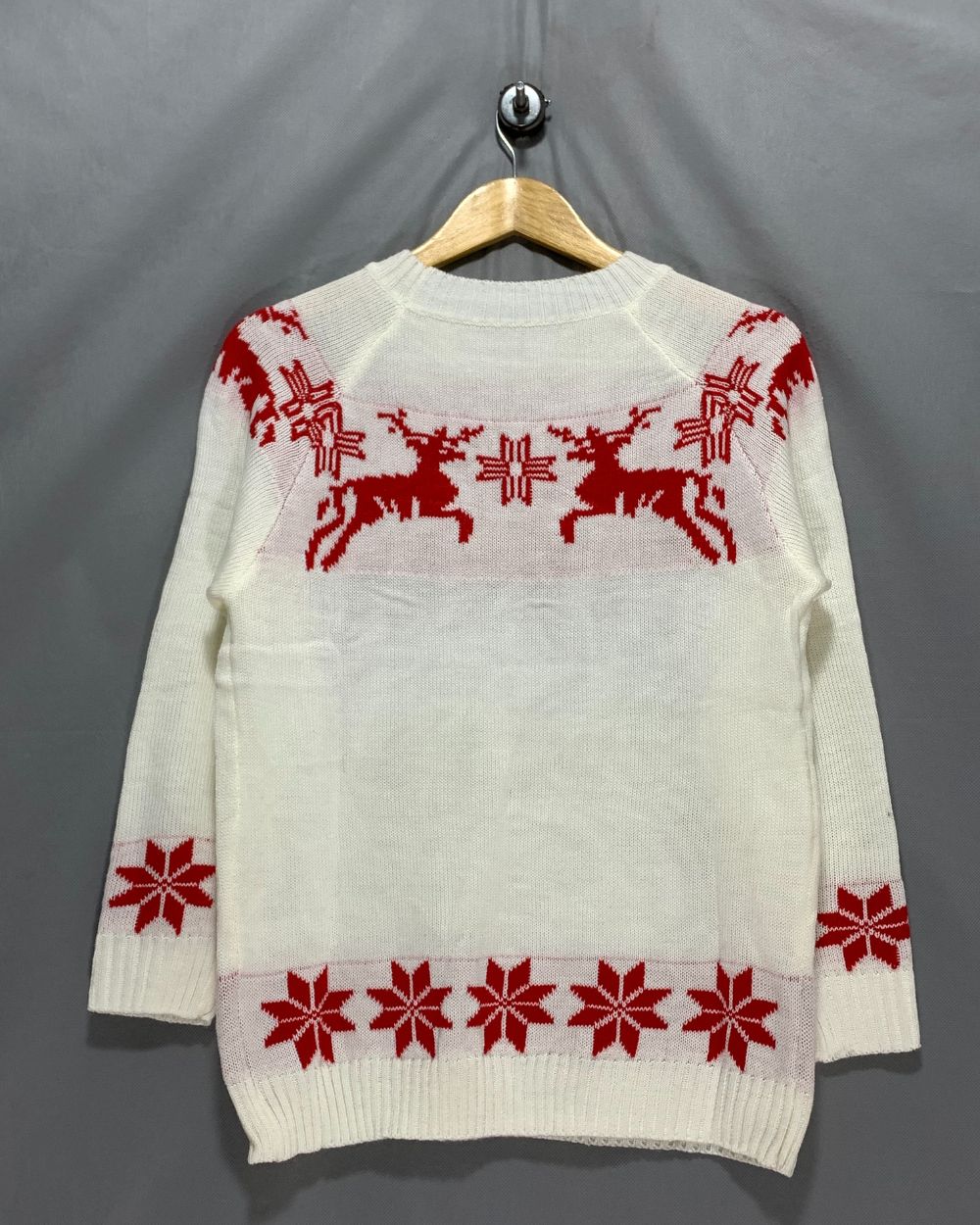 Thrift Queen White Sweater For Women M